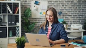 How to Bootstrap a Startup With Almost No Budget as a Solo Founder